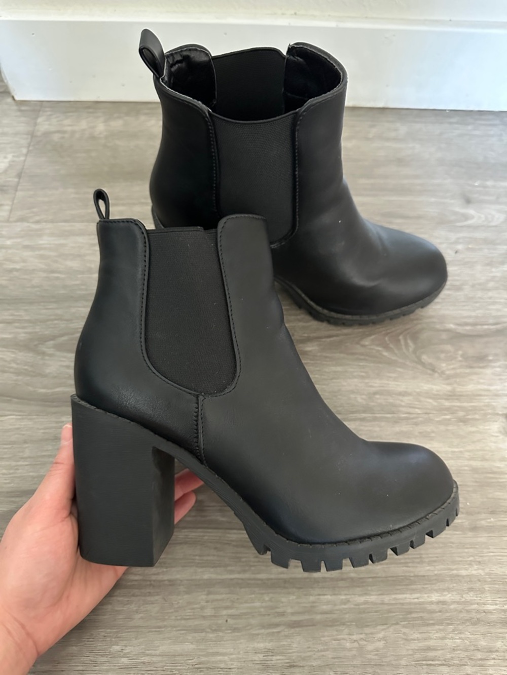 TOP Moda Black Chelsea Block Heel Ankle Boots